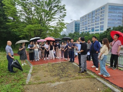 [크기변환]7. 기흥구 주민참여예산위원회 위원들이 6일 탄천자전거길 이용자(라이더) 쉼터 현장을 방문했다..jpg
